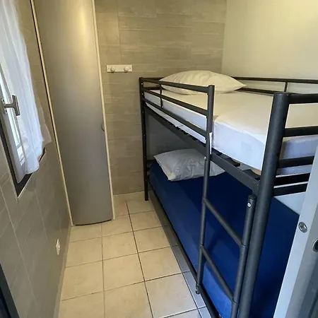Renove A 300m De La Avec Parking - Fr-1-723-170 Агд