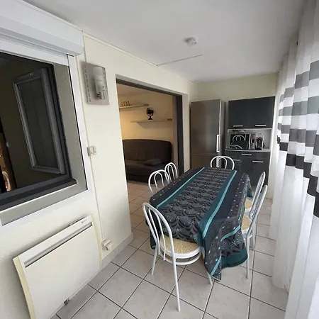 Renove A 300m De La Avec Parking - Fr-1-723-170 Агд